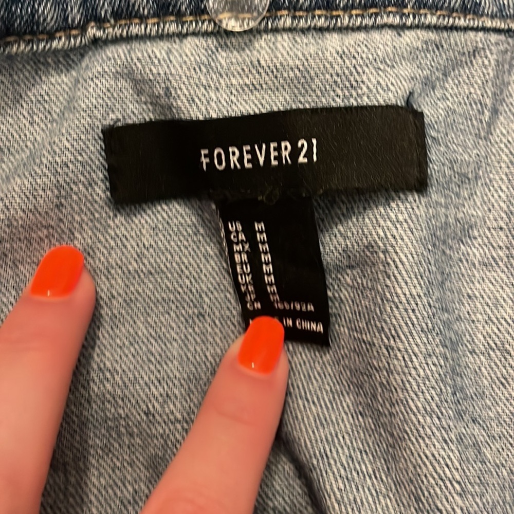 NWOT. Size medium. - Picture 2 of 2